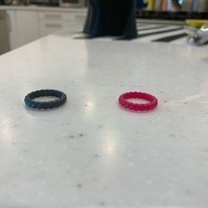 Women’s size 5 Qalo rings